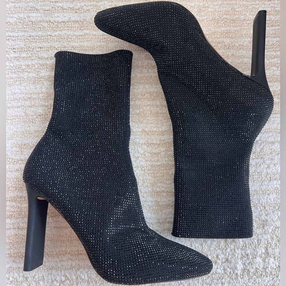 Rhinestone heeled boots in black that you need for transitional weather! Size 11